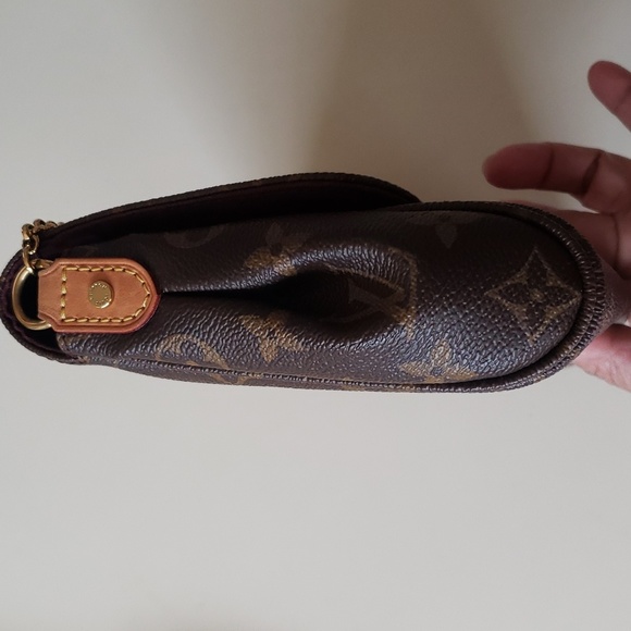 Louis Vuitton Favorite MM Monogram - Picture 11 of 16